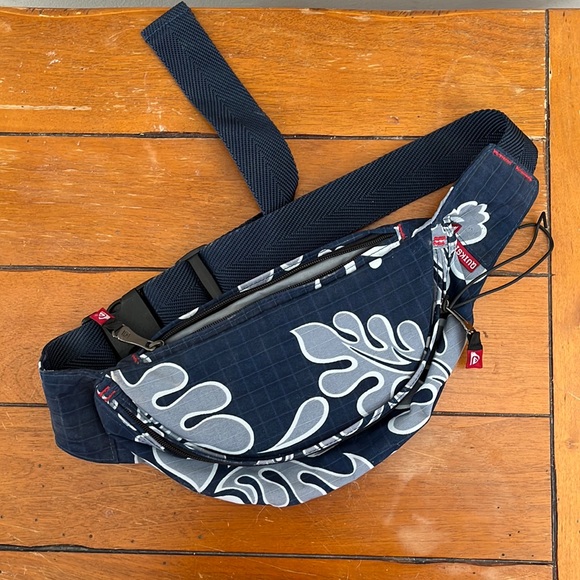 Quicksilver Belt Bag - Picture 1 of 6